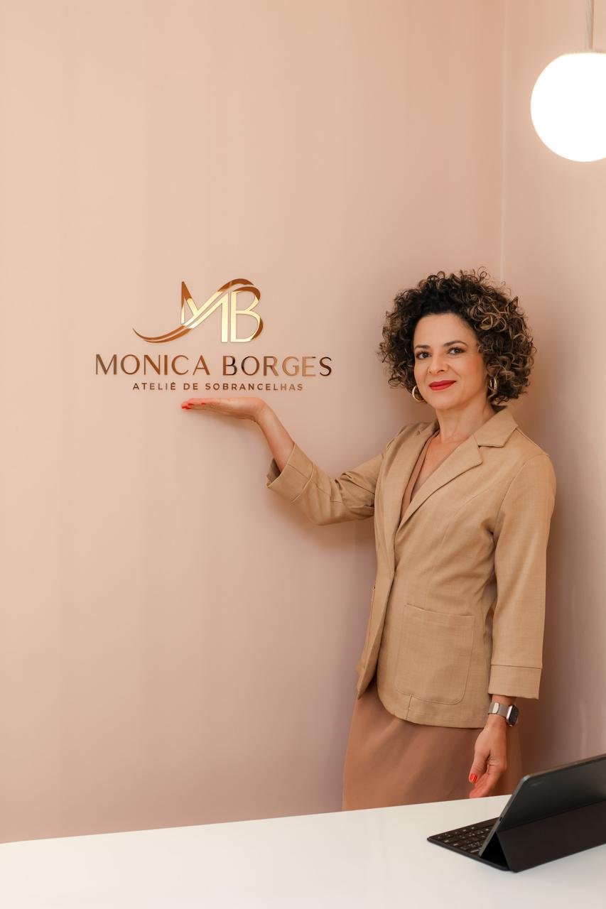 Monica Borges — Especialista em Design de Sobrancelhas em Higienópolis
